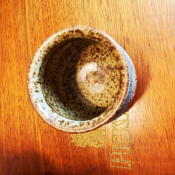 Small Striped Speckled Pottery Vase Etched with House Hills and Birds in Flight - Picture 9 of 16